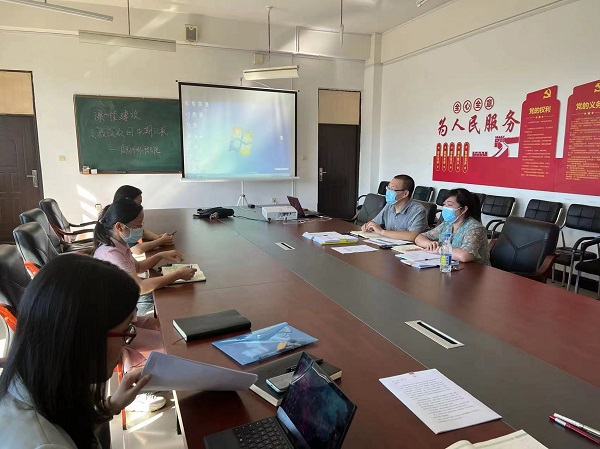 伟德betvlctor1946源于英国召开课程建设和教学改革项目中期汇报会议-4